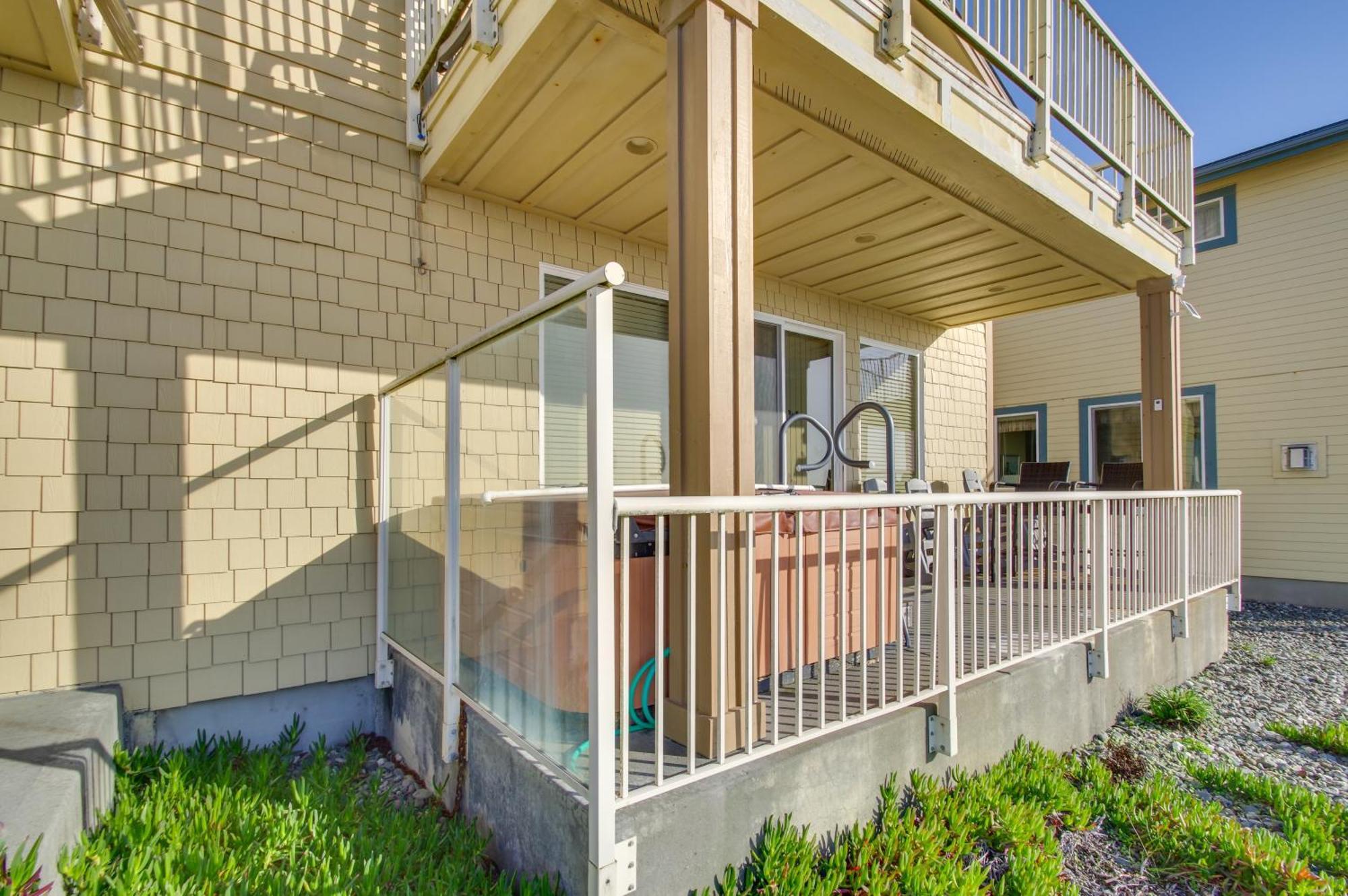Quiet Waterfront Escape With Hot Tub And Beach Access! Gold Beach Exterior foto